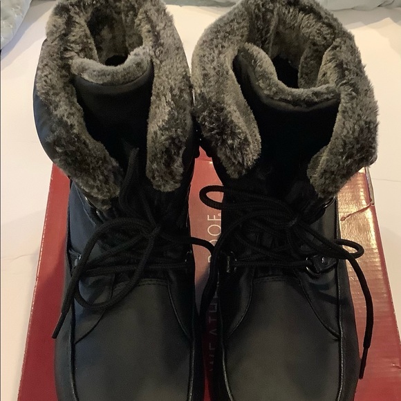 Weatherproof Womens Tara Black Faux Fur Lined Thermolite Insulated Rain Boot - Picture 2 of 6